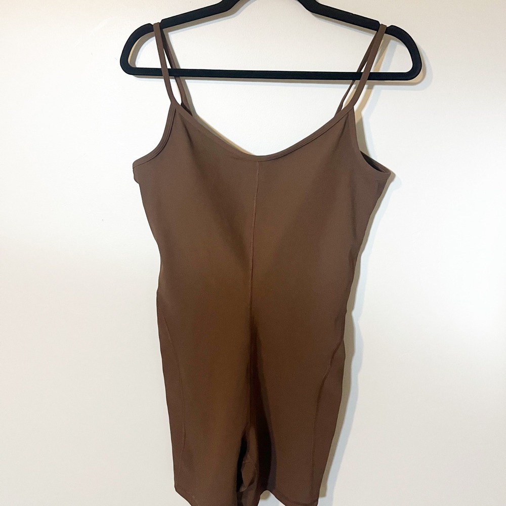 Lululemon Ribbed Contoured
Unitard 6" Java size 10 yoga - Picture 3 of 9